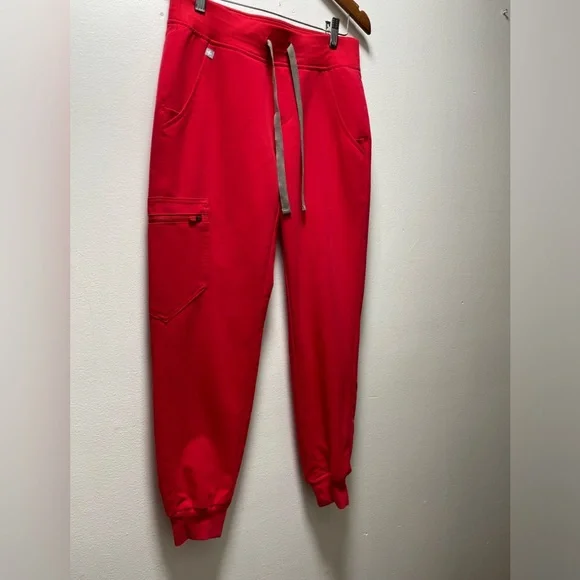 FIGS Scrubs Top & Pants - Picture 3 of 8